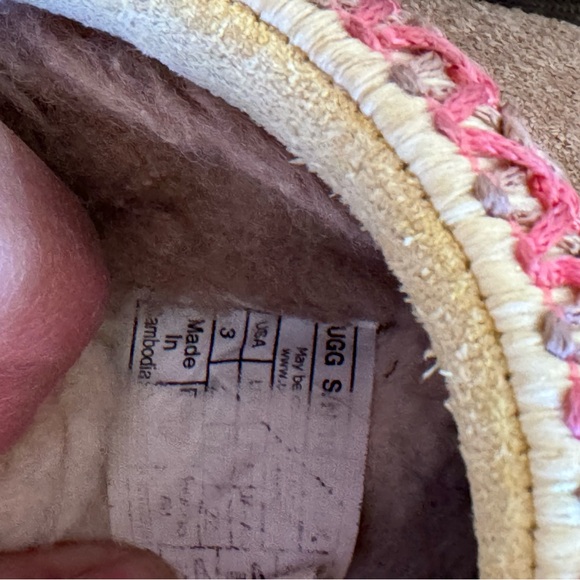 GENTLY USED - UGG Kids Tasman II Slippers - Brown Size 3 - Picture 7 of 8